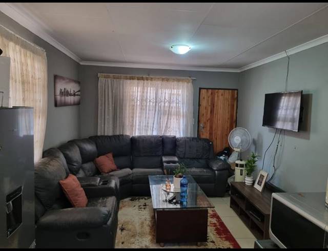 2 BEDROOM HOUSE FOR SALE IN WINDMILL PARK